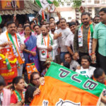 Prime Minister Narendra Modi is the Prime Minister of the country. We all gave up the gas subsidy at the behest of the Prime Minister of the country; but did the women for whom the subsidy was waived really benefit from it? Then he reminded me of the statement 'Roti lagti hai'. In Pune, NCP staged an agitation outside Shani Maruti Mandir at Shaniwar Chowk against inflation and protested against the central government.