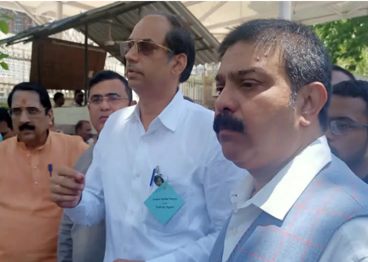 On the one hand, the election for 6 Rajya Sabha seats has reached its final stage, but now a new controversy has arisen. BJP candidate Piyush Goyal's polling agent MLA Parag Alvani and another BJP candidate Anil Bonde's polling agent Atul Save have objected to the votes cast by the Mahavikas Aghadi leaders. He has demanded the removal of three votes of Mahavikas Aghadi. Though Minister Nitin Raut informed that the presiding officer had rejected his demand, the BJP is preparing to go to court.