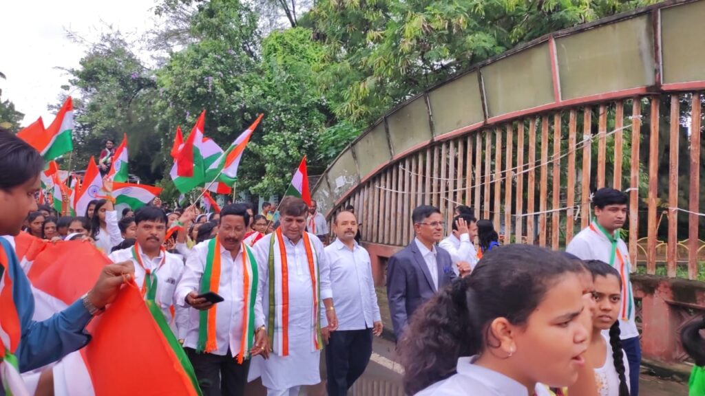 Let us remember the sacrifices of millions of freedom fighters... let us always be vigilant for the security of the country... Freedom is not arbitrariness, respect for women, respect for all is the real freedom. Citizens took spontaneous participation in the organized unity rally and showed a vision of unity in the vigil of freedom. This year on 15th August 2022, celebrating 75 years of Indian Independence, the Amrit Mahotsav of Independence was celebrated with great enthusiasm all over the country. In the Unity Rally organized by former Deputy Mayor Aba Bagul